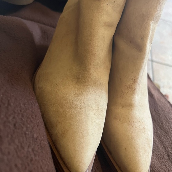 Elegant Cream Ankle Boots
Size 8.5 M - Picture 5 of 9